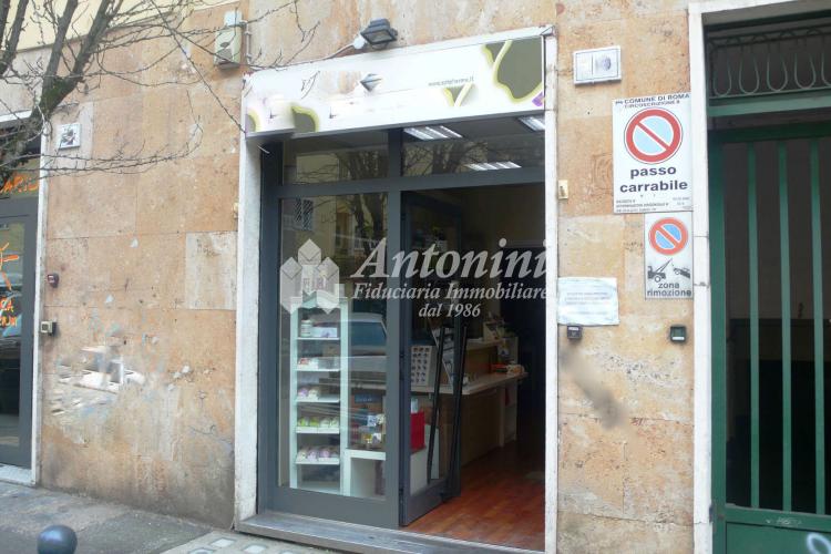Trieste Via Collalto Sabino Shop for rent 60 sqm
