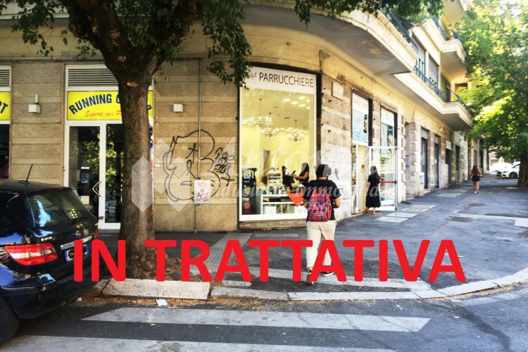 Trieste / Vescovio Via Magliano Sabina Negozio a Reddito in vendita