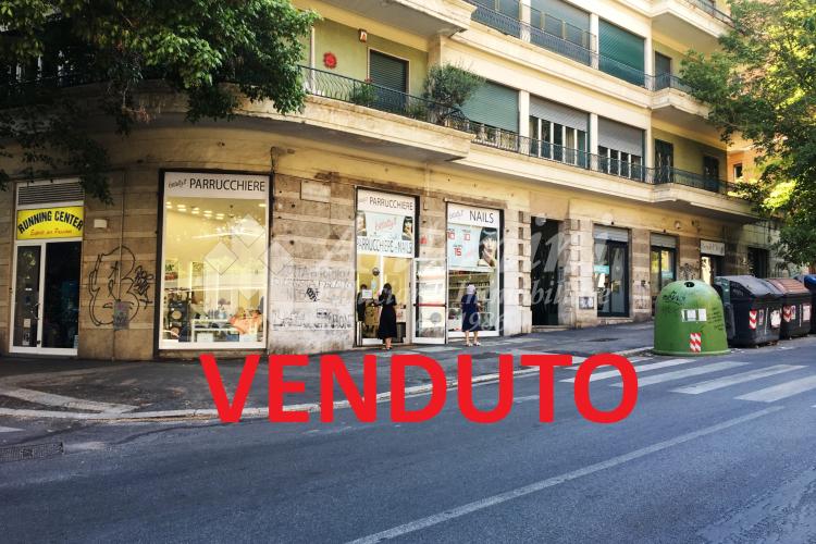 Trieste / Vescovio Via Magliano Sabina Negozio a Reddito in vendita