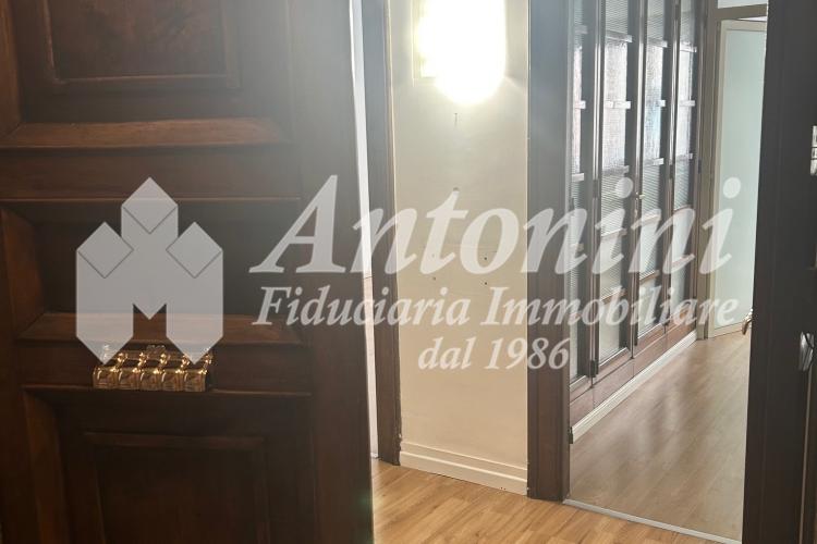 Centro Storico (Scrofa) Ufficio in Affitto 200 mq