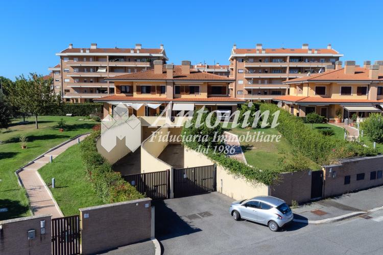 Bufalotta Via Carlo Muscetta Villa For Rent of 230 sqm