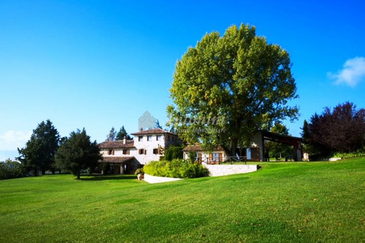 Umbria - Todi (Perugia) Villa on sale 585 sqm