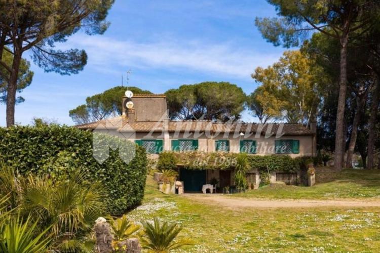 Roma Villa Via Salaria km 18,500 - Riserva naturale della Marcigliana for Sale 800 sqm