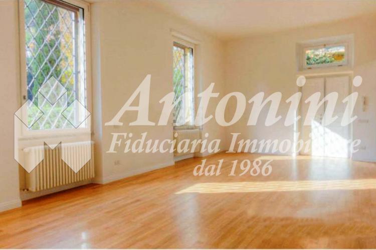 Trieste Villa Paganini Via Nomentana 150 mq