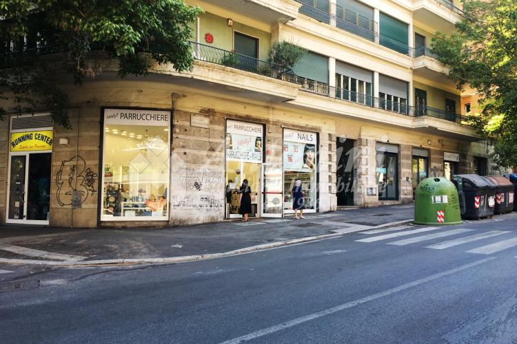 Trieste Viale Somalia N.3 Shops for sale 