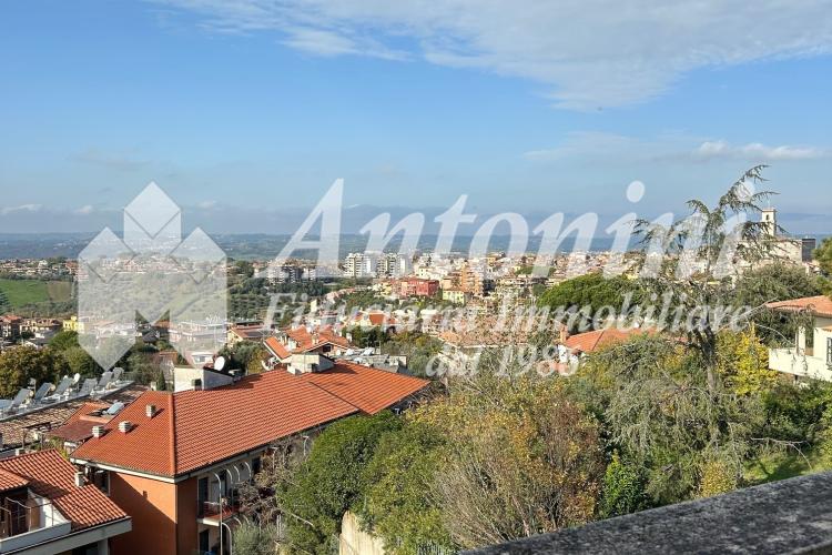 Monterotondo (Roma) Via dei Frati Crociferi (Loc. Cappuccini) Penthouse