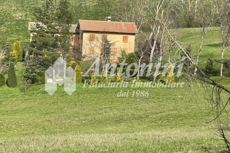 Camerino (Macerata) Frazione Sentino Villa 240 sqm