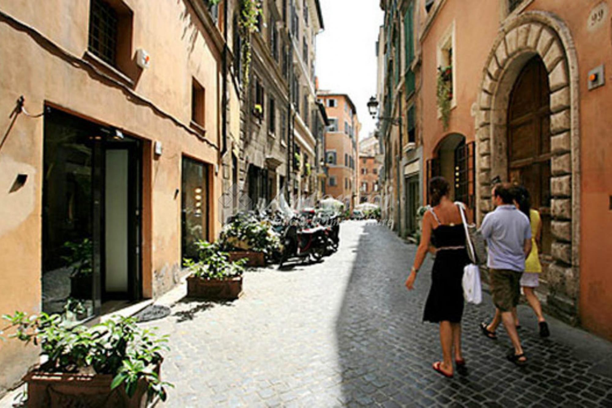 Centro Storico Via del Pellegrino (Campo dè Fiori) 80 mq